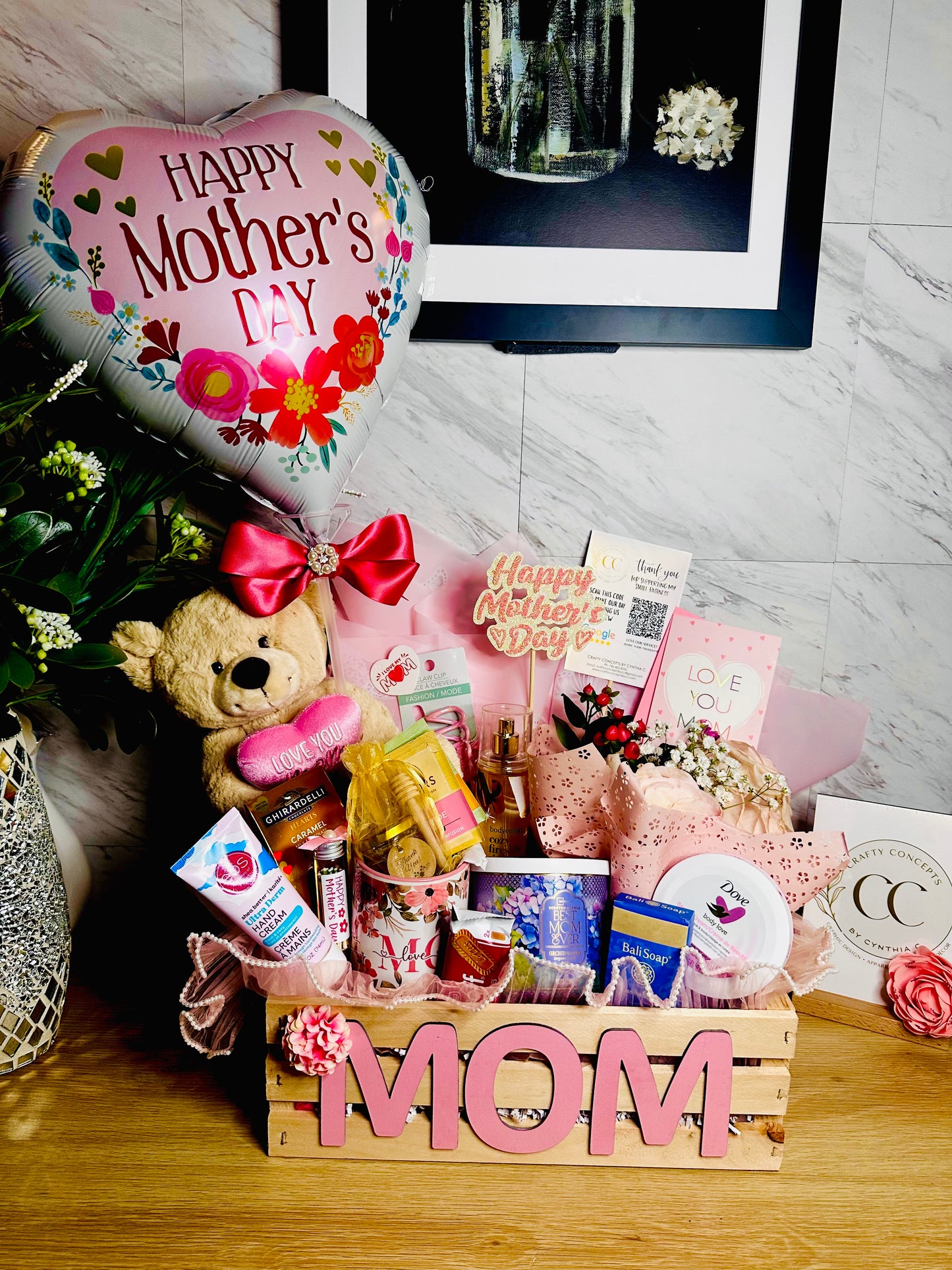 The Ultimate "MOM" Luxe Keepsake Crate – 15-Piece Mother’s Day Gift Set