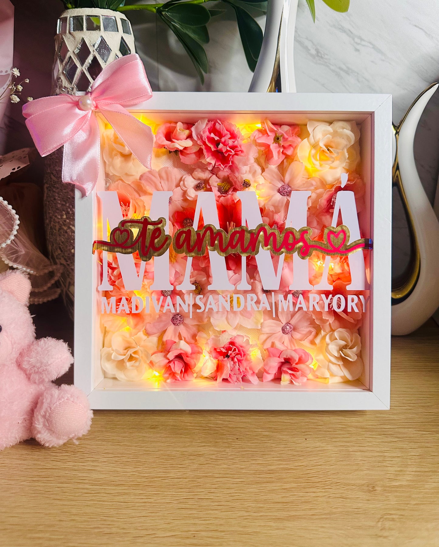 Personalized LED Shadow Box for Mom with Custom Names – Floral Light Frame Gift