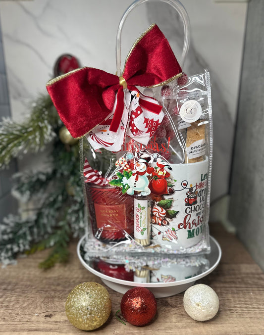 Deluxe Christmas Coffee Mug Gift Bag – Hot Cocoa & Marshmallow Kit, Candle, Biscotti, Ornament & Greeting Card