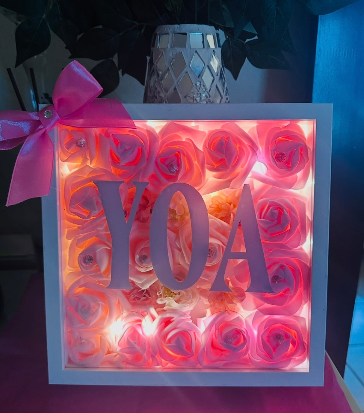 Personalized LED Shadow Box for Mom with Custom Names – Floral Light Frame Gift