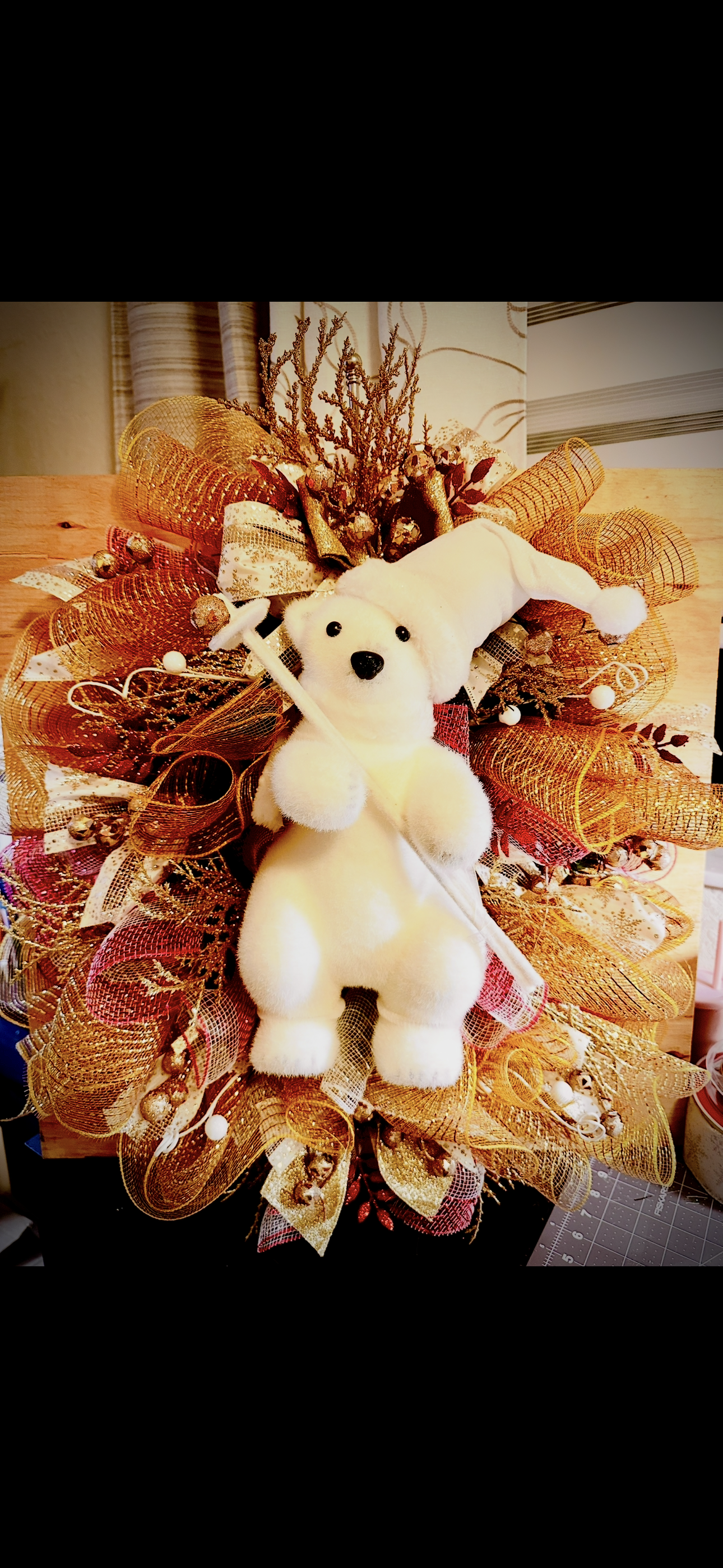 Golden Winter Polar Bear Christmas Wreath | Corona Navideña Oso Polar Dorada