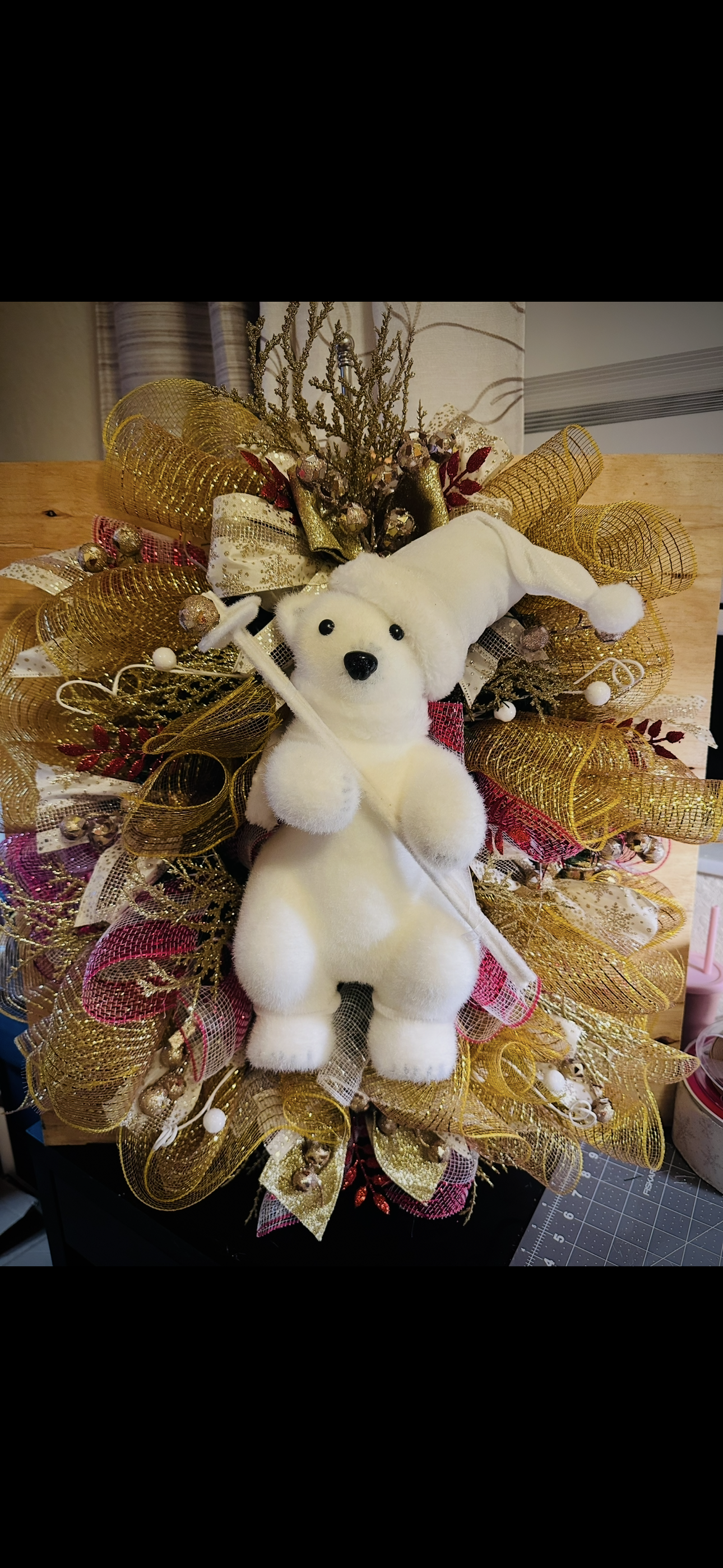 Golden Winter Polar Bear Christmas Wreath | Corona Navideña Oso Polar Dorada