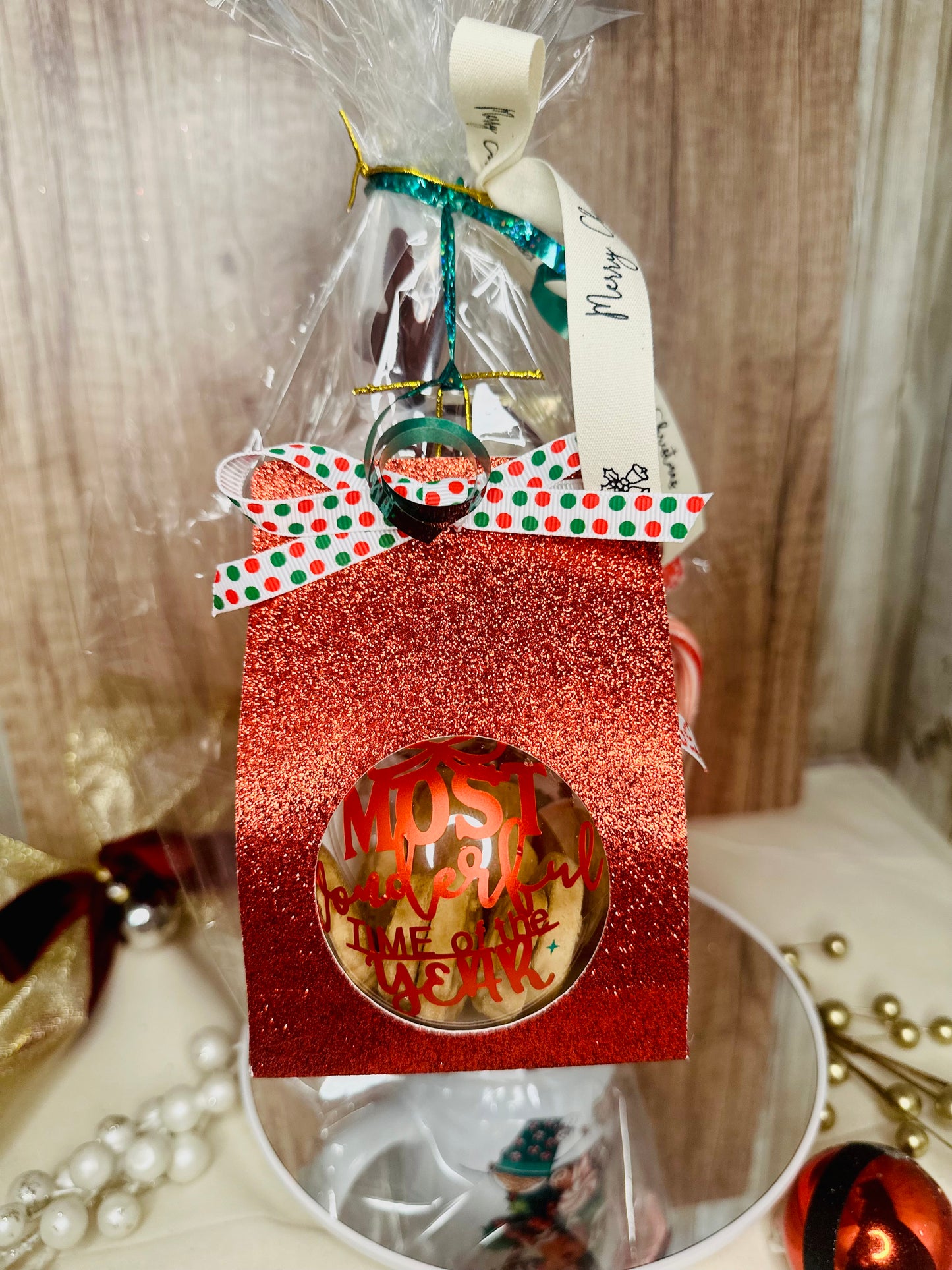 Deluxe Christmas Coffee Mug Gift Bag – Hot Cocoa & Marshmallow Kit, Candle, Biscotti, Ornament & Greeting Card